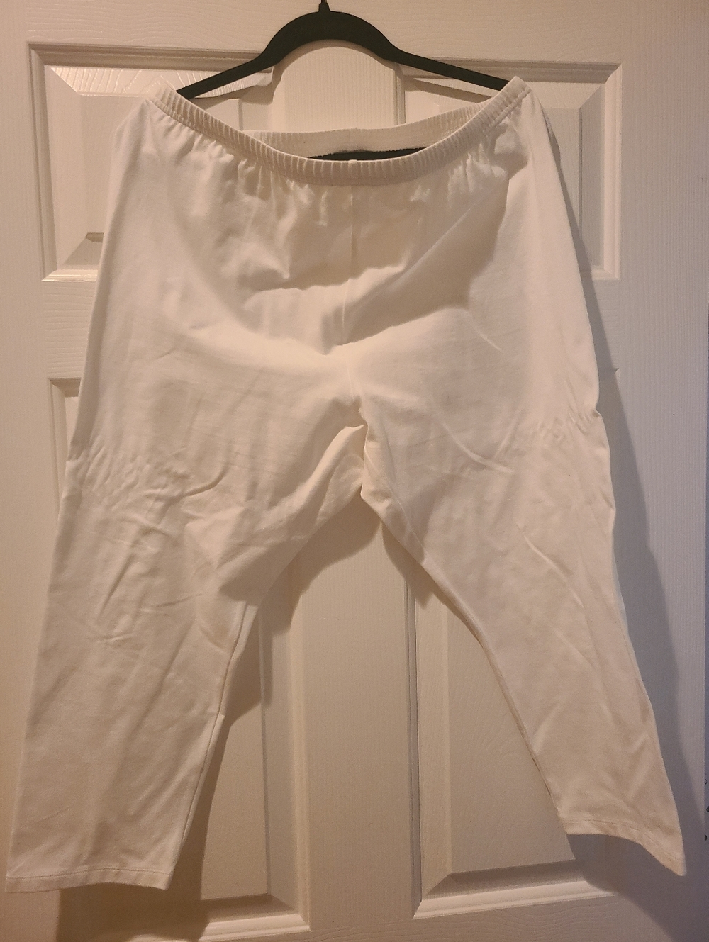 J.Jill White Capri Leggings, Size XL ,Pre-owned, Small Spot On Back Of Pants